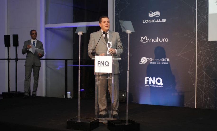 A Copel Distribuição acaba de ganhar mais um reconhecimento nacional. A subsidiária da Copel ficou entre as quatro empresas destaque das organizações apontadas pela Fundação Nacional da Qualidade (FNQ) como Melhores em Gestão. Na foto, O diretor da Copel Distribuição, Maximiliano Orfali, em discurso durante a premiação  -  Foto: Divulgação Copel