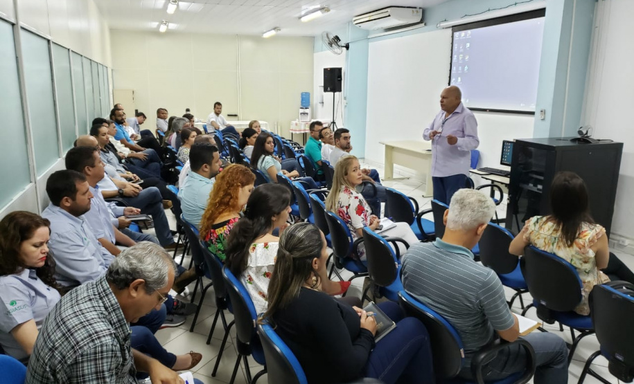 Para intensificar o combate ao mosquito transmissor da dengue, o Aedes egypti, a Secretaria de Estado Saúde está promovendo uma série de reuniões para capacitação de técnicos estaduais e municipais, das cidades que compõem a 12ª Regional da Saúde, que tem sede em Umuarama, no Noroeste do Estado. Foto:Divulgação/SESA