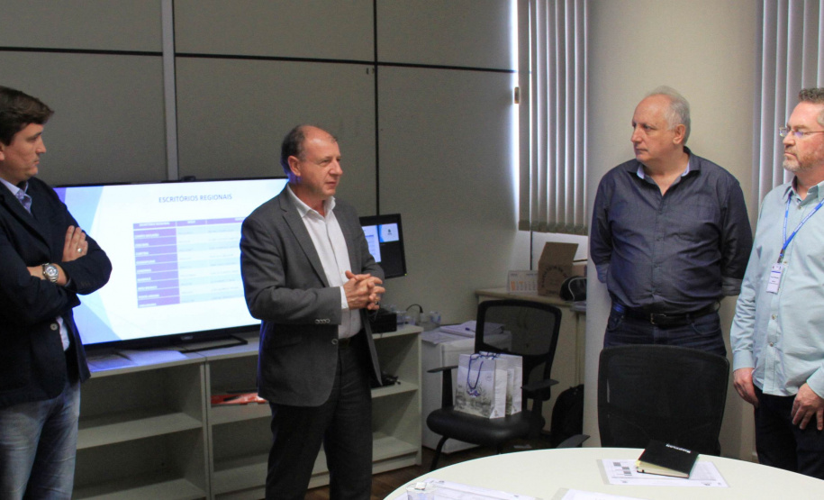 primeira reunião gerencial do secretário do Desenvolvimento Urbano, João Carlos Ortega, com dirigentes da Paraná Edificações (Pred). Pela proposta de reforma administrativa do Governo do Estado, que já tramita na Assembleia Legislativa, a Paraná Edificações vai compor o conjunto de órgãos vinculados à Secretaria do Desenvolvimento Urbano.  -  Curitiba, 27/02/2019  -  Foto: Divulgação SEDU