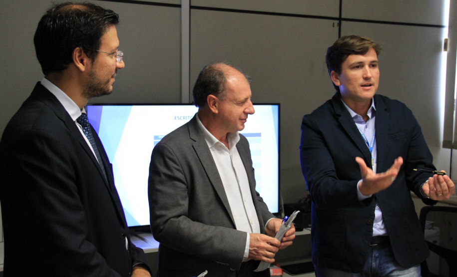 primeira reunião gerencial do secretário do Desenvolvimento Urbano, João Carlos Ortega, com dirigentes da Paraná Edificações (Pred). Pela proposta de reforma administrativa do Governo do Estado, que já tramita na Assembleia Legislativa, a Paraná Edificações vai compor o conjunto de órgãos vinculados à Secretaria do Desenvolvimento Urbano.  -  Curitiba, 27/02/2019  -  Foto: Divulgação SEDU