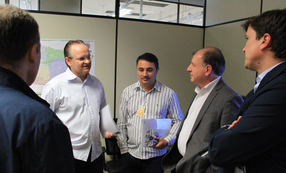 primeira reunião gerencial do secretário do Desenvolvimento Urbano, João Carlos Ortega, com dirigentes da Paraná Edificações (Pred). Pela proposta de reforma administrativa do Governo do Estado, que já tramita na Assembleia Legislativa, a Paraná Edificações vai compor o conjunto de órgãos vinculados à Secretaria do Desenvolvimento Urbano.  -  Curitiba, 27/02/2019  -  Foto: Divulgação SEDU