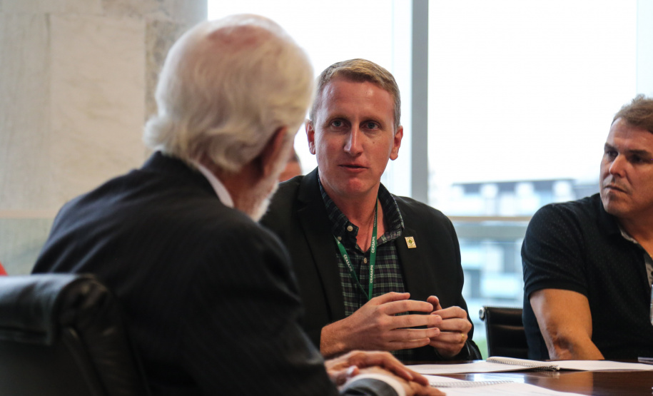 O governador em exercício Darci Piana recebe representantes SINDARUC ( Sindicatos Permissionários Centrais Abastecimento Alimentos) e o presidente da Ceasa, nesta quarta-feira (27) no Palácio Iguaçu. Curitiba, 27/02/2019 - Foto: Geraldo Bubniak/ANPr