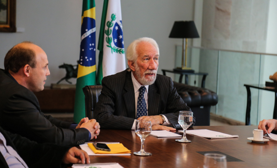 O governador em exercício Darci Piana recebe representantes SINDARUC ( Sindicatos Permissionários Centrais Abastecimento Alimentos) e o presidente da Ceasa, nesta quarta-feira (27) no Palácio Iguaçu. Curitiba, 27/02/2019 - Foto: Geraldo Bubniak/ANPr