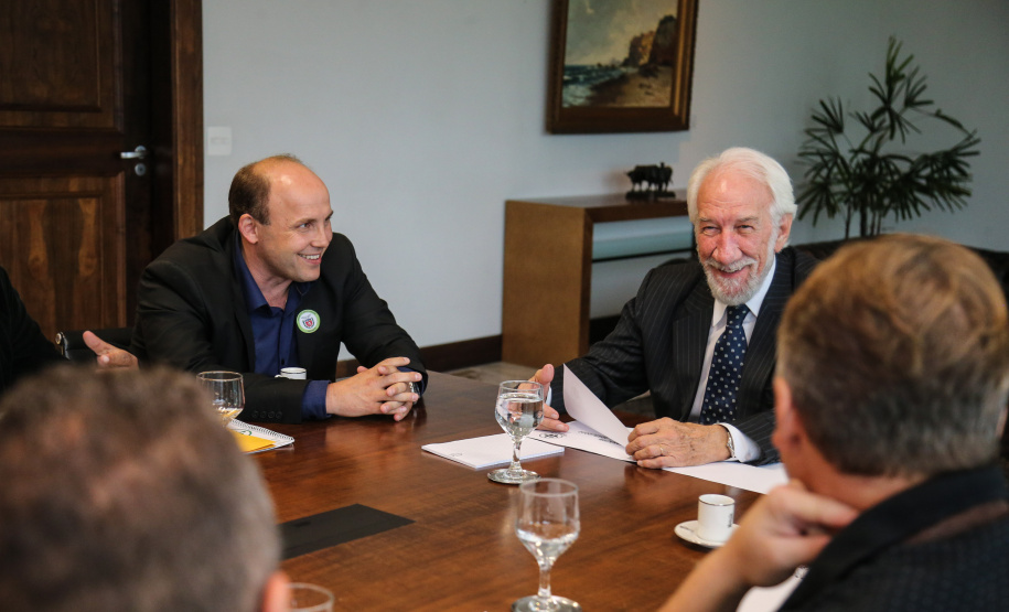 O governador em exercício Darci Piana recebe representantes SINDARUC ( Sindicatos Permissionários Centrais Abastecimento Alimentos) e o presidente da Ceasa, nesta quarta-feira (27) no Palácio Iguaçu. Curitiba, 27/02/2019 - Foto: Geraldo Bubniak/ANPr