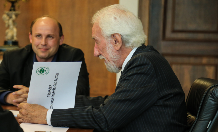 O governador em exercício Darci Piana recebe representantes SINDARUC ( Sindicatos Permissionários Centrais Abastecimento Alimentos) e o presidente da Ceasa, nesta quarta-feira (27) no Palácio Iguaçu. Curitiba, 27/02/2019 - Foto: Geraldo Bubniak/ANPr
