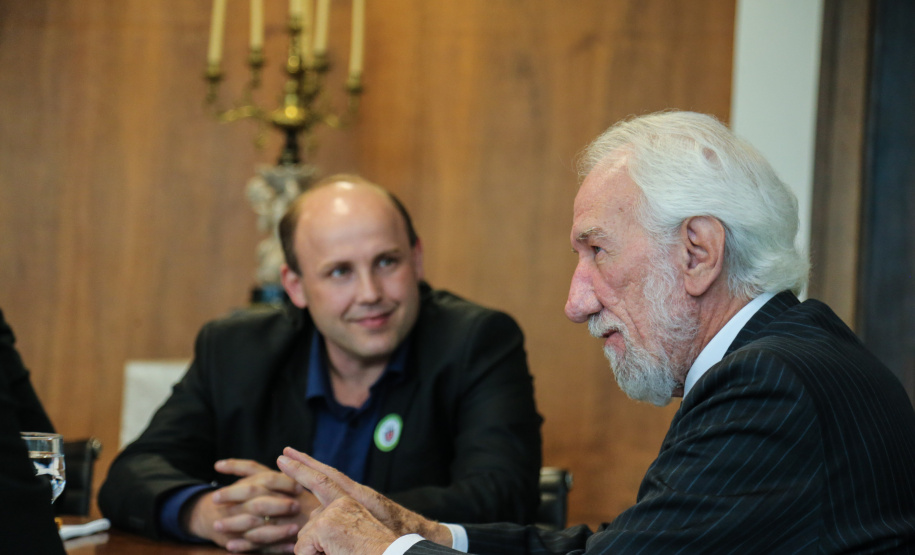 O governador em exercício Darci Piana recebe representantes SINDARUC ( Sindicatos Permissionários Centrais Abastecimento Alimentos) e o presidente da Ceasa, nesta quarta-feira (27) no Palácio Iguaçu. Curitiba, 27/02/2019 - Foto: Geraldo Bubniak/ANPr