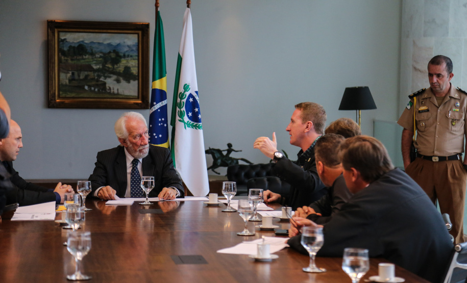 O governador em exercício Darci Piana recebe representantes SINDARUC ( Sindicatos Permissionários Centrais Abastecimento Alimentos) e o presidente da Ceasa, nesta quarta-feira (27) no Palácio Iguaçu. Curitiba, 27/02/2019 - Foto: Geraldo Bubniak/ANPr