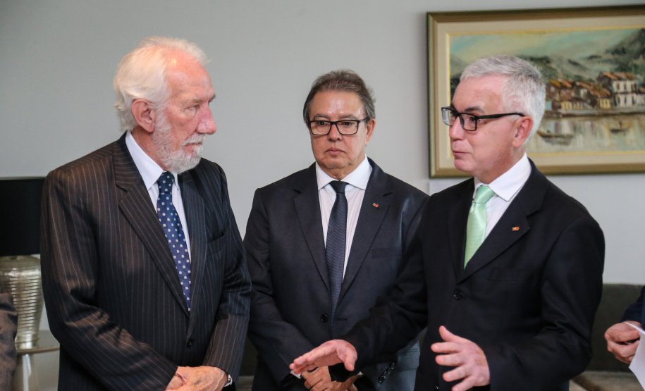 O governador em exercício Darci Piana recebe Presidente Cassio Telles e representates da OAB-PR, nesta quarta-feira (27) no Palácio Iguaçu. O pedido de providencias na PR-280 no sudoeste do Estado. Curitiba, 27/02/2019 - Foto: Geraldo Bubniak/ANPr