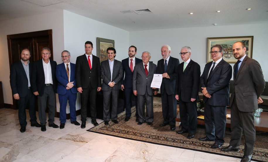 O governador em exercício Darci Piana recebe Presidente Cassio Telles e representates da OAB-PR, nesta quarta-feira (27) no Palácio Iguaçu. O pedido de providencias na PR-280 no sudoeste do Estado. Curitiba, 27/02/2019 - Foto: Geraldo Bubniak/ANPr