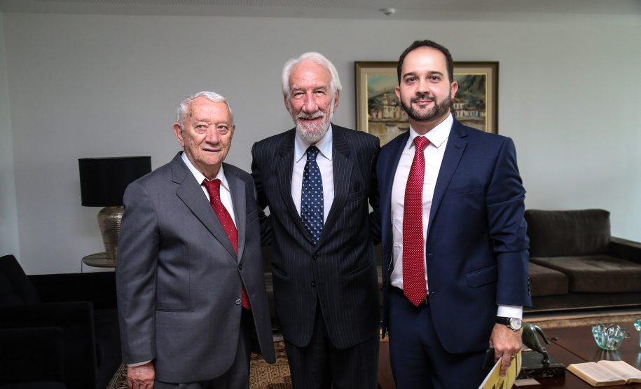 O governador em exercício Darci Piana recebe Presidente Cassio Telles e representates da OAB-PR, nesta quarta-feira (27) no Palácio Iguaçu. O pedido de providencias na PR-280 no sudoeste do Estado. Curitiba, 27/02/2019 - Foto: Geraldo Bubniak/ANPr