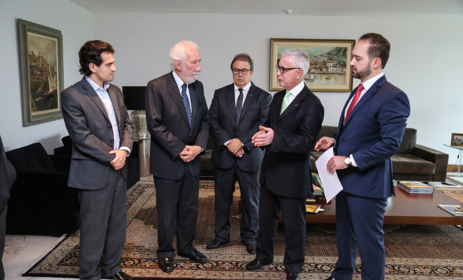 O governador em exercício Darci Piana recebe Presidente Cassio Telles e representates da OAB-PR, nesta quarta-feira (27) no Palácio Iguaçu. O pedido de providencias na PR-280 no sudoeste do Estado. Curitiba, 27/02/2019 - Foto: Geraldo Bubniak/ANPr