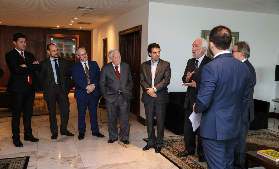 O governador em exercício Darci Piana recebe Presidente Cassio Telles e representates da OAB-PR, nesta quarta-feira (27) no Palácio Iguaçu. O pedido de providencias na PR-280 no sudoeste do Estado. Curitiba, 27/02/2019 - Foto: Geraldo Bubniak/ANPr