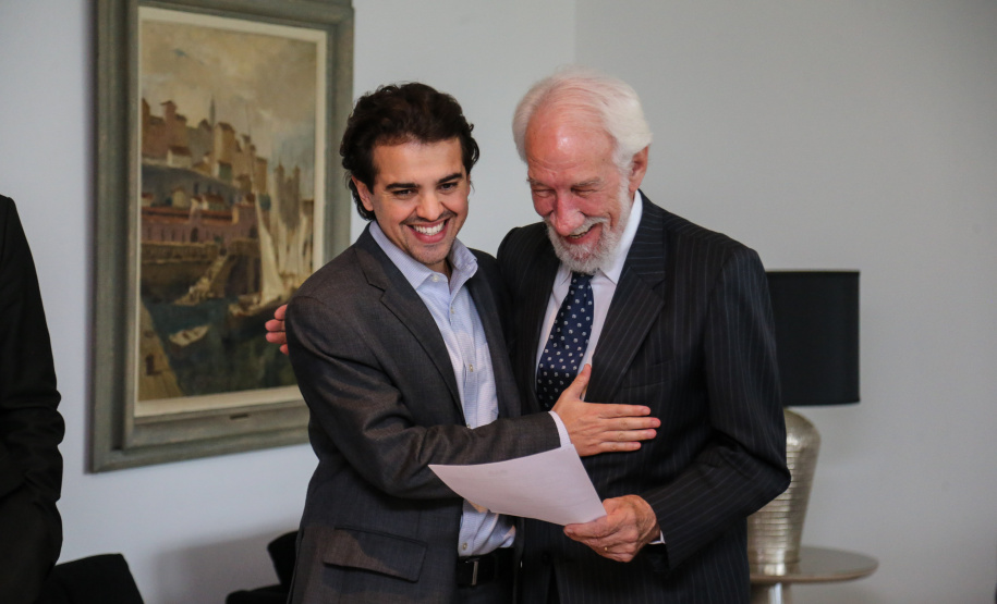 O governador em exercício Darci Piana recebe Presidente Cassio Telles e representates da OAB-PR, nesta quarta-feira (27) no Palácio Iguaçu. O pedido de providencias na PR-280 no sudoeste do Estado. Curitiba, 27/02/2019 - Foto: Geraldo Bubniak/ANPr