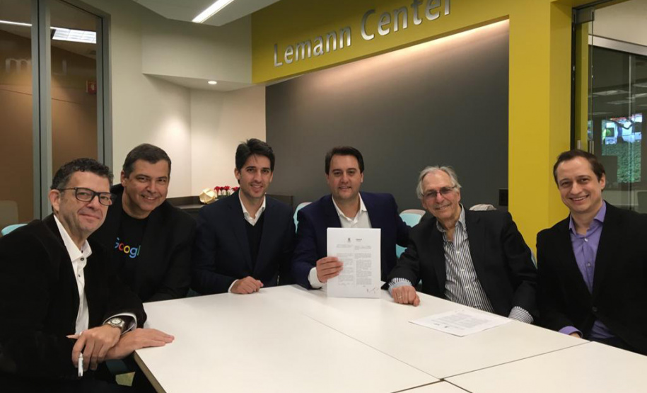 O Governador Carlos Massa Ratinho Junior assinou nesta quarta-feira (27) um termo de cooperação entre o Governo do Paraná, a Universidade de Stanford e o Lemann Center for Entrepreneurship and Educational Innovation in Brazil. - Foto: Divulgação