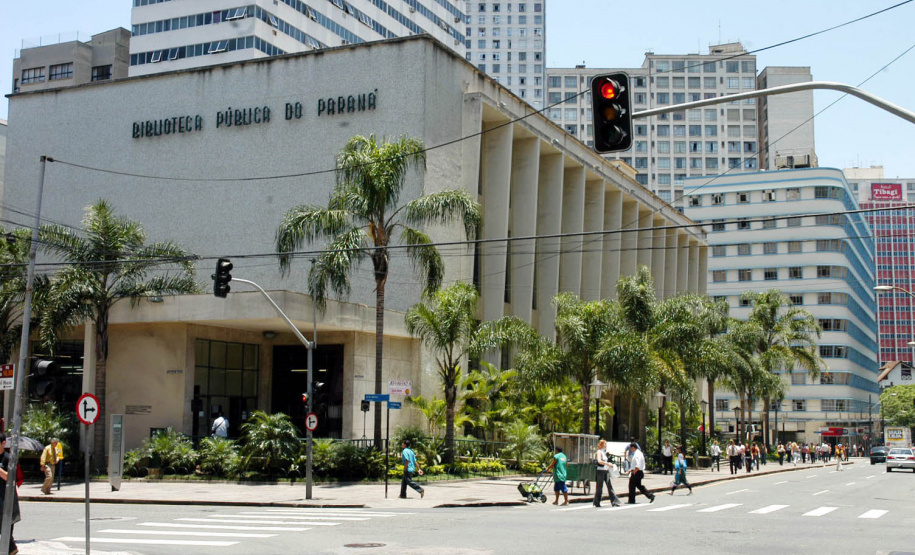 Biblioteca Pública do Paraná comemora 162 anos com programação especial. Foto: José Gomercindo/ANPr