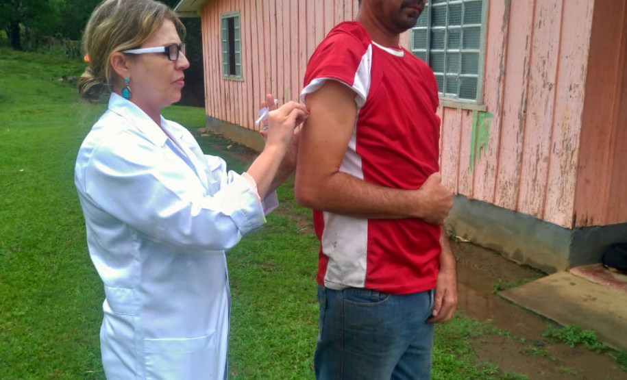 Equipe da secretaria da Saúde percorre as áreas mais remotas do município de Adrianópolis em busca de pessoas não vacinadas contra a febre amarela. Adrianópolis, 28/02/2019 - Foto: Divulgação SESA