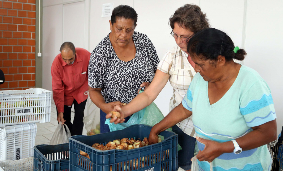 Por meio do Banco de Alimentos da Ceasa, hortigranjeiros são reaproveitados anualmente, evitando o desperdício e garantindo a segurança alimentar de cerca de 194 mil pessoas.Foto: Gilson Abreu/ANPr