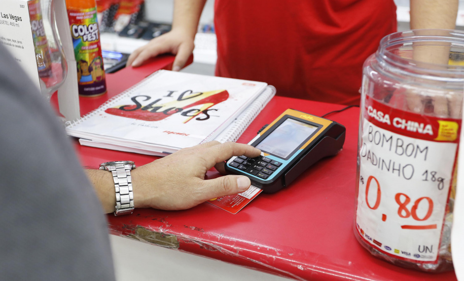 Estado começa o ano com uma série de indicadores positivos relativos à abertura de empresas, geração de emprego formal e renda média. Cenário favorável amplia operações de crédito e reduz a inadimplência. -  Comércio. Curitiba, 01-03-19.Foto: Arnaldo Alves / ANPr.