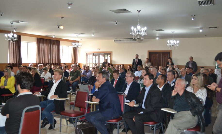 Diretores da Secretaria de Desenvolvimento Sustentável e Turismo e os chefes regionais do Instituto Água e Terra (IAT) se reuniram nessa quarta e quinta-feira (27 e 28) em Curitiba para se apresentarem e discutirem a nova estrutura e novos projetos da Secretaria. -  Curitiba, 01/03/2019  -  Foto: Divulgação IAT