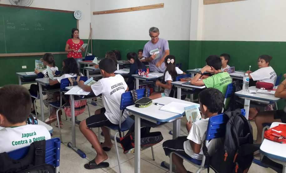 Em Japurá, Tapejara, Rancho Alegre d’Oeste, Campina da Lagoa e São Manoel, por exemplo, as crianças fizeram várias atividades alertando para a contaminação da doença, para a qual não existe vacina. Em Moreira Sales, a Escola São José realizou o “Paradão contra a dengue”, quando crianças saíram pelas ruas, acompanhadas de professores, para divulgar os cuidados a serem tomados – limpar as ruas, quintais, virar tampinhas e potes, lavar o recipiente de comida dos cachorros, por exemplo.