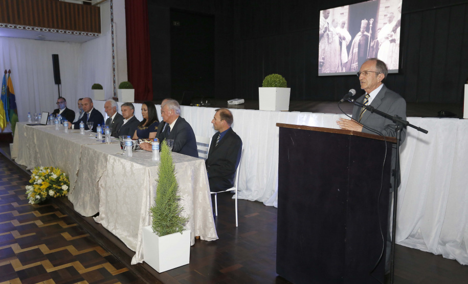 O governador em exercício Darci Piana, participou da assinatura do acordo de parceria e cooperação entre as cidades de Prudentópolis e Ternopil, Ucrânia. Participaram da cerimônia: prefeito de Prudentópolis, Adelmo Luiz Klosowski; Cônsul da Ucrânia no Paraná, Mariano Czaikowski; prefeito de Ternopil, Serhii Nadal; entre outros.Prudentópolis, 06-03-19.Foto: Arnaldo Alves / ANPr.