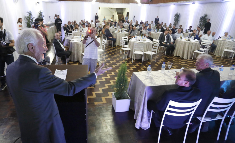 O governador em exercício Darci Piana, participou da assinatura do acordo de parceria e cooperação entre as cidades de Prudentópolis e Ternopil, Ucrânia. Participaram da cerimônia: prefeito de Prudentópolis, Adelmo Luiz Klosowski; Cônsul da Ucrânia no Paraná, Mariano Czaikowski; prefeito de Ternopil, Serhii Nadal; entre outros.Prudentópolis, 06-03-19.Foto: Arnaldo Alves / ANPr.