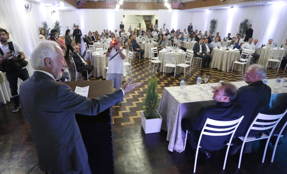 O governador em exercício Darci Piana, participou da assinatura do acordo de parceria e cooperação entre as cidades de Prudentópolis e Ternopil, Ucrânia. Participaram da cerimônia: prefeito de Prudentópolis, Adelmo Luiz Klosowski; Cônsul da Ucrânia no Paraná, Mariano Czaikowski; prefeito de Ternopil, Serhii Nadal; entre outros.Prudentópolis, 06-03-19.Foto: Arnaldo Alves / ANPr.