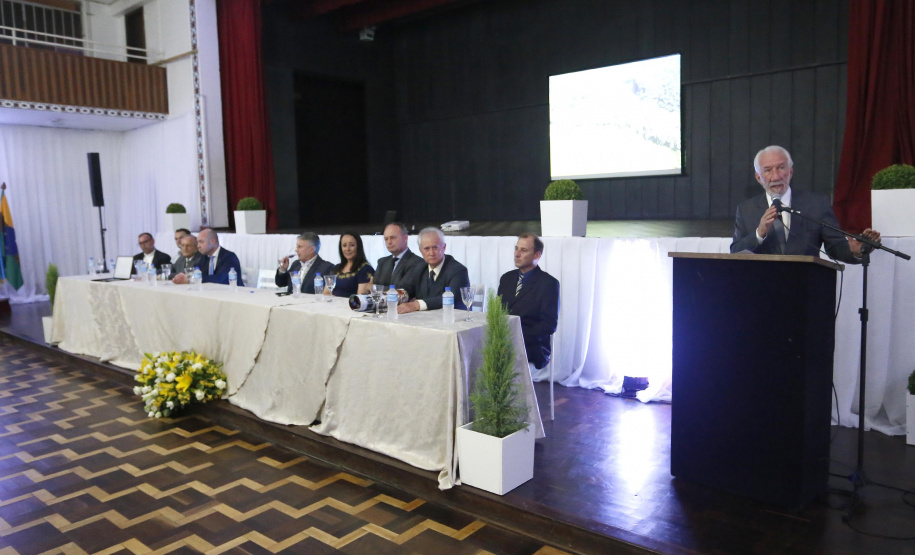 O governador em exercício Darci Piana, participou da assinatura do acordo de parceria e cooperação entre as cidades de Prudentópolis e Ternopil, Ucrânia. Participaram da cerimônia: prefeito de Prudentópolis, Adelmo Luiz Klosowski; Cônsul da Ucrânia no Paraná, Mariano Czaikowski; prefeito de Ternopil, Serhii Nadal; entre outros.Prudentópolis, 06-03-19.Foto: Arnaldo Alves / ANPr.