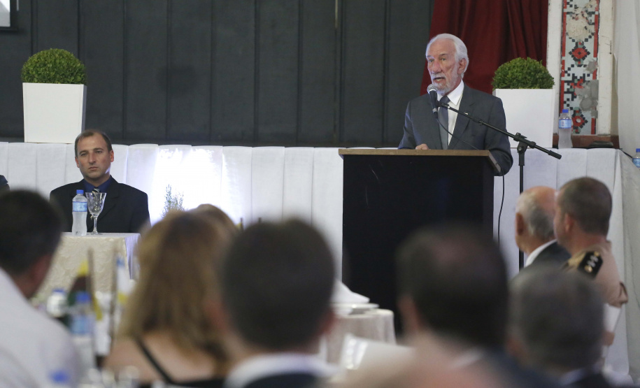 O governador em exercício Darci Piana, participou da assinatura do acordo de parceria e cooperação entre as cidades de Prudentópolis e Ternopil, Ucrânia. Participaram da cerimônia: prefeito de Prudentópolis, Adelmo Luiz Klosowski; Cônsul da Ucrânia no Paraná, Mariano Czaikowski; prefeito de Ternopil, Serhii Nadal; entre outros.Prudentópolis, 06-03-19.Foto: Arnaldo Alves / ANPr.