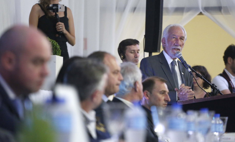 O governador em exercício Darci Piana, participou da assinatura do acordo de parceria e cooperação entre as cidades de Prudentópolis e Ternopil, Ucrânia. Participaram da cerimônia: prefeito de Prudentópolis, Adelmo Luiz Klosowski; Cônsul da Ucrânia no Paraná, Mariano Czaikowski; prefeito de Ternopil, Serhii Nadal; entre outros.Prudentópolis, 06-03-19.Foto: Arnaldo Alves / ANPr.