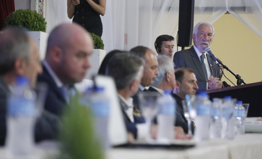 O governador em exercício Darci Piana, participou da assinatura do acordo de parceria e cooperação entre as cidades de Prudentópolis e Ternopil, Ucrânia. Participaram da cerimônia: prefeito de Prudentópolis, Adelmo Luiz Klosowski; Cônsul da Ucrânia no Paraná, Mariano Czaikowski; prefeito de Ternopil, Serhii Nadal; entre outros.Prudentópolis, 06-03-19.Foto: Arnaldo Alves / ANPr.