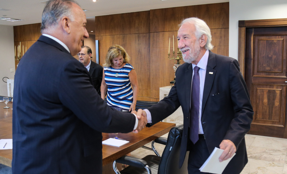 O governador em exercício Darci Piana recebe o presidente da Paraná Turismo, João Jacob Mehl e representantes do G5 nesta quinta-feira (7) no Palácio Iguaçu. Curitiba, 07/03/2019 - Foto: Geraldo Bubniak/ANPr