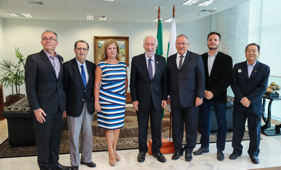 O governador em exercício Darci Piana recebe o presidente da Paraná Turismo, João Jacob Mehl e representantes do G5 nesta quinta-feira (7) no Palácio Iguaçu. Curitiba, 07/03/2019 - Foto: Geraldo Bubniak/ANPr