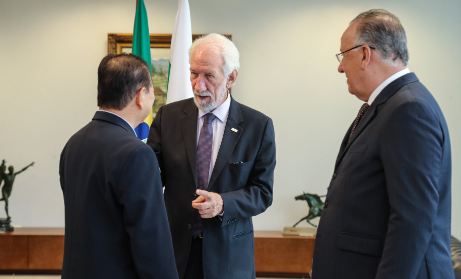O governador em exercício Darci Piana recebe o presidente da Paraná Turismo, João Jacob Mehl e representantes do G5 nesta quinta-feira (7) no Palácio Iguaçu. Curitiba, 07/03/2019 - Foto: Geraldo Bubniak/ANPr