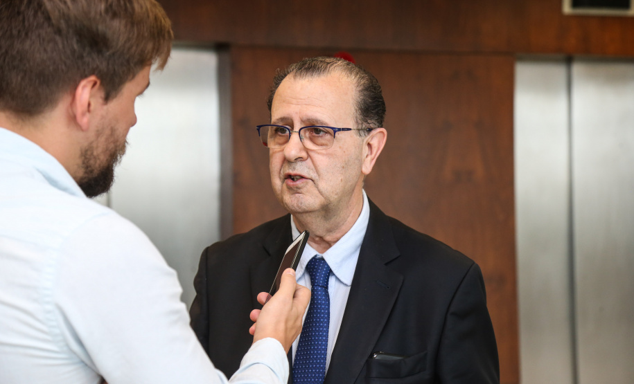 O governador em exercício Darci Piana recebe o presidente da Paraná Turismo, João Jacob Mehl e representantes do G5 nesta quinta-feira (7) no Palácio Iguaçu. na foto, Antônio Azevedo, presidente regional da Associação Brasileira das Agências de Viagens (Abav-PR) - Curitiba, 07/03/2019 - Foto: Geraldo Bubniak/ANPr