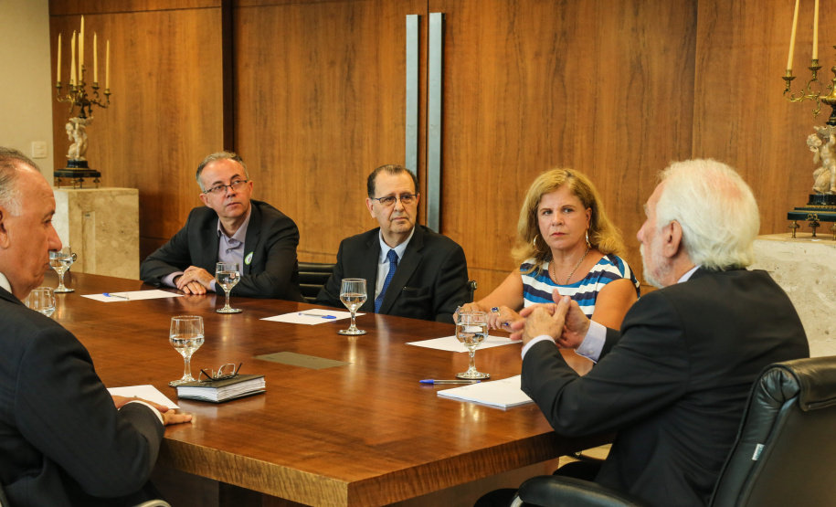 O governador em exercício Darci Piana recebe o presidente da Paraná Turismo, João Jacob Mehl e representantes do G5 nesta quinta-feira (7) no Palácio Iguaçu. Curitiba, 07/03/2019 - Foto: Geraldo Bubniak/ANPr