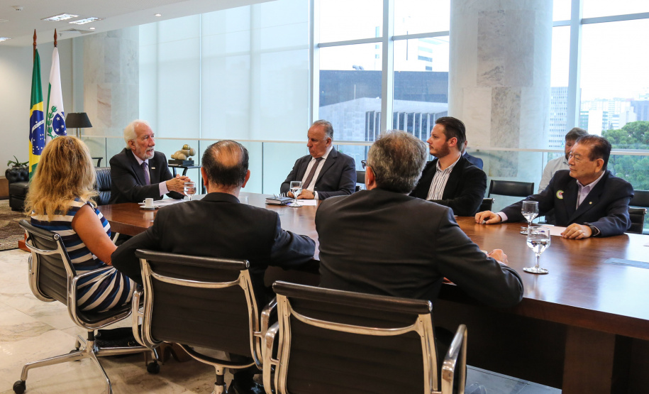 O governador em exercício Darci Piana recebe o presidente da Paraná Turismo, João Jacob Mehl e representantes do G5 nesta quinta-feira (7) no Palácio Iguaçu. Curitiba, 07/03/2019 - Foto: Geraldo Bubniak/ANPr
