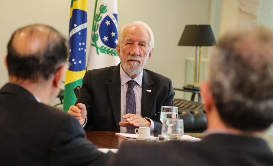 O governador em exercício Darci Piana recebe o presidente da Paraná Turismo, João Jacob Mehl e representantes do G5 nesta quinta-feira (7) no Palácio Iguaçu. Curitiba, 07/03/2019 - Foto: Geraldo Bubniak/ANPr