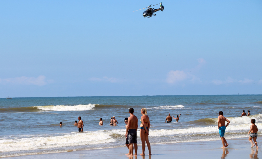 04-03-2019 Operação Verão 2018/2019 - Produção Bombeiros O Carnaval 2019 no Litoral do estado foi repleto de opções de lazer e de serviços gratuitos para os veranistas durante o feriado prolongado. Na área de segurança pública, houve redução dos casos de furtos (10%) e mais encaminhamentos (37,50%) por conta do aumento de abordagens (63,67%). - Litoral do Paraná, 05/03/2019 - Foto: Soldado Amanda Morais