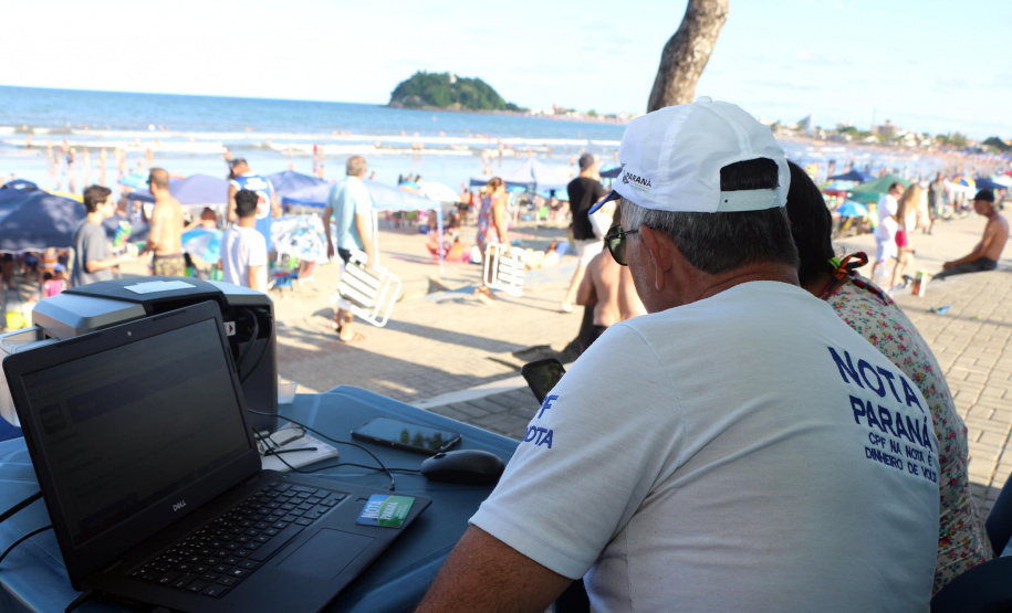 03-03-2019 Operação Verão 2018/2019 - Nota Paraná - Praia Central - Guaratuba O Carnaval 2019 no Litoral do estado foi repleto de opções de lazer e de serviços gratuitos para os veranistas durante o feriado prolongado. Na área de segurança pública, houve redução dos casos de furtos (10%) e mais encaminhamentos (37,50%) por conta do aumento de abordagens (63,67%). - Litoral do Paraná, 05/03/2019 - Foto: Soldado Emanuel Cunha