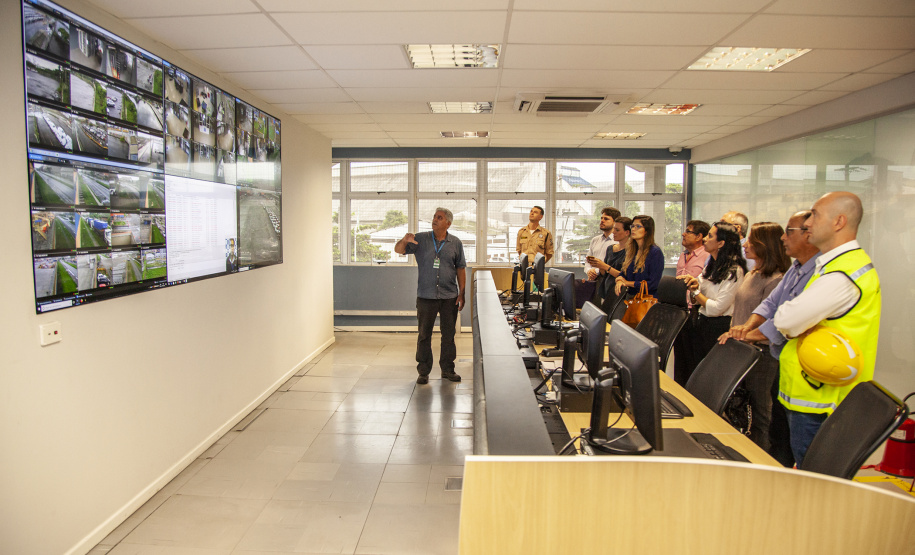 Paranaguá é o primeiro porto brasileiro visitado pela nova equipe da Secretaria Nacional de Portos (SNP), órgão vinculado ao Ministério da Infraestrutura, responsável pela gestão dos complexos marítimos do país. O secretário Diogo Piloni esteve no Paraná nesta quinta-feira (7) para conhecer a estrutura física e o planejamento de obras e ações para os próximos anos. Foto: Claudio Neves/APPA
