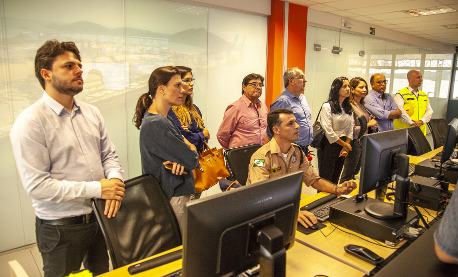 Paranaguá é o primeiro porto brasileiro visitado pela nova equipe da Secretaria Nacional de Portos (SNP), órgão vinculado ao Ministério da Infraestrutura, responsável pela gestão dos complexos marítimos do país. O secretário Diogo Piloni esteve no Paraná nesta quinta-feira (7) para conhecer a estrutura física e o planejamento de obras e ações para os próximos anos. Foto: Claudio Neves/APPA
