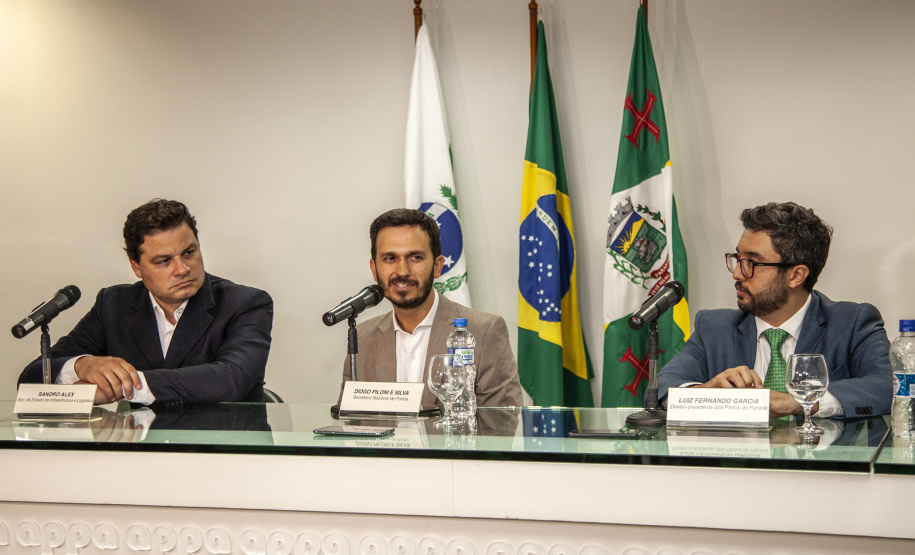 Paranaguá é o primeiro porto brasileiro visitado pela nova equipe da Secretaria Nacional de Portos (SNP), órgão vinculado ao Ministério da Infraestrutura, responsável pela gestão dos complexos marítimos do país. O secretário Diogo Piloni esteve no Paraná nesta quinta-feira (7) para conhecer a estrutura física e o planejamento de obras e ações para os próximos anos. Foto: Claudio Neves/APPA