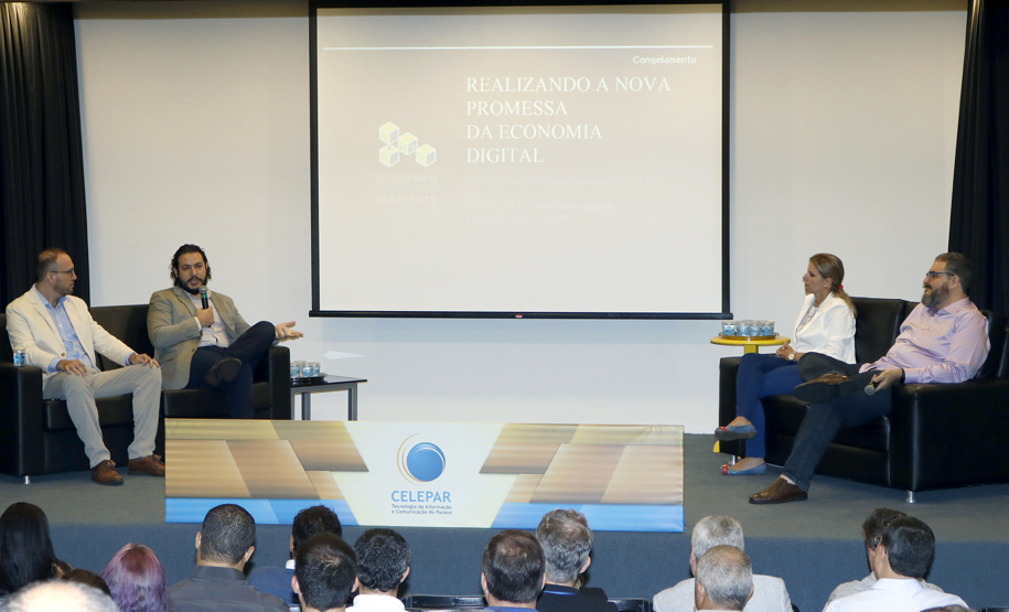 Na manhã desta quinta-feira,7, o auditório da Celepar recebeu mais de 170 inscritos para a palestra de lançamento da parceria da BRI Brasil (Blockchain Research Institute) com a Celepar. O evento foi aberto pelo presidente, Allan Costa que ressaltou a importância dessa parceria na desburocratização e inovação no serviço público.  -  Foto: Divulgação Celepar