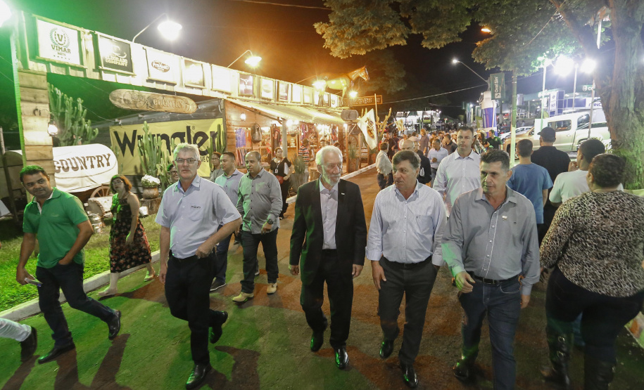 O governador em exercício Darci Piana, participa da abertura 45ª Expo Umuarama e 18ª Feira Internacional. Participaram: prefeito de Umuarama, Celso Pozzobom; os secretários: do Meio Ambiente e Recursos Hídricos, Márcio Nunes; da Agricultura, Norberto Ortigara; presidente da Sociedade Rural de Umuarama, Milton Gaiari; entre outros.Umuarama, 07-03-19.Foto: Arnaldo Alves / ANPr.