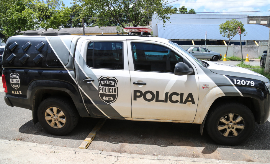 A Polícia Civil do Paraná prendeu, em uma semana, 282 homens por prática de crimes contra a mulher em todo Estado. O balanço parcial da Operação Respeito, divulgado na manhã desta sexta-feira (8) em Cascavel, informa que 241 suspeitos foram autuados em flagrante por violência doméstica e outros 41 foram presos por mandados de prisão, incluindo suspeitos de autoria de feminicídio.