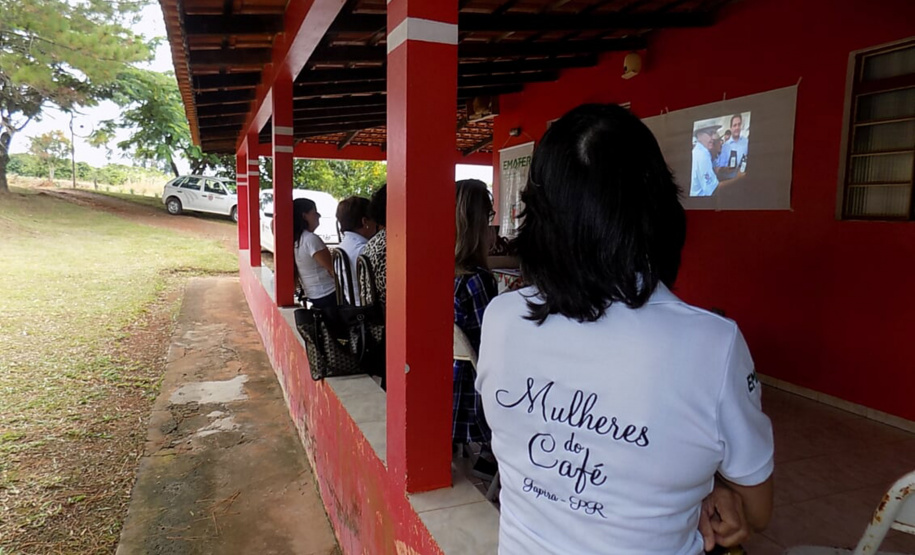 Reunião sobre comercialização com o grupo de Japira  -  Foto: Emater