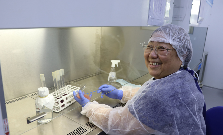 Entre as homenageadas está a farmacêutica Carmen Etsuko Kataola Higaskino, colaboradora do Centro de Tecnologia em Saúde e Meio Ambiente. Atua no Tecpar há 37 anos.   -  Curitiba, 08/03/2019  -  Foto: Divulgação Tecpar