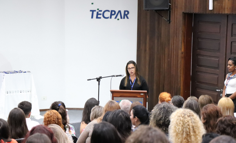 Primeira diretora do Tecpar, Danielle Portela, da Diretoria Comercial, fala às colaboradoras, ao lado do diretor de Administração e Finanças, Arnaldo da Fonseca; do diretor da Indústria e Inovação do Tecpar, Rafael Rodrigues; e do diretor-presidente do Tecpar, professor Fabio Cammarota  -  Curitiba, 08/03/2019  -  Foto: Divulgação Tecpar