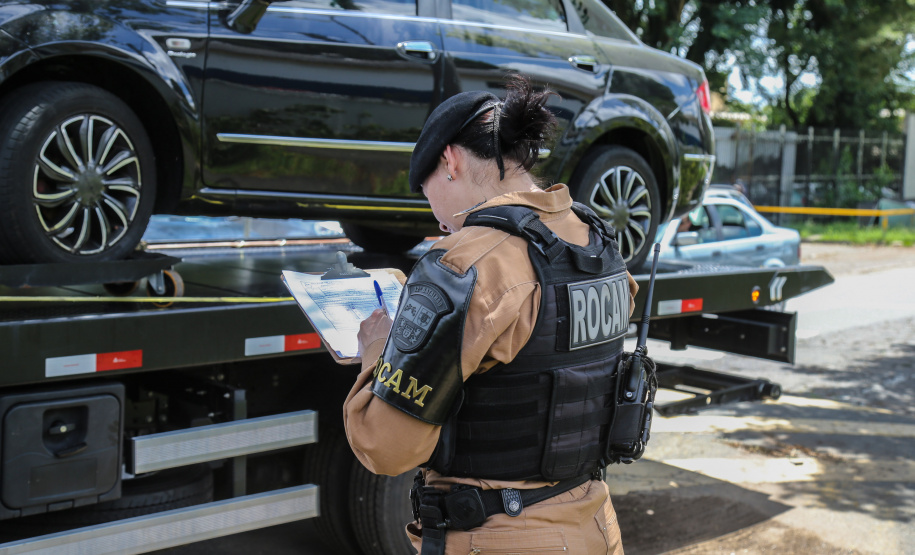 O 12º Batalhão da Polícia Militar do Paraná decidiu manter o efetivo que atende a área central de Curitiba exclusivamente feminino, nesta sexta-feira, 8 de Março. O policiamento de radiopatrulha é feito por mulheres. A iniciativa busca valorizá-las. Todas as policiais da unidade, tanto do serviço operacional quando do administrativo se reuniram as 6 horas no batalhão e, desde então, estão nas ruas do centro da capital atendendo ocorrências.  Curitiba, 08/03/2019 -  Foto: Geraldo Bubniak/ANPr